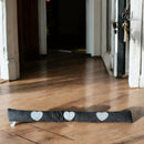 Zugluftrolle - Dunkelgraue Herzen - Baumwolle - 90 x 10 cm - Zughund - Zugluftstopper - Isolierung gegen Zugluft