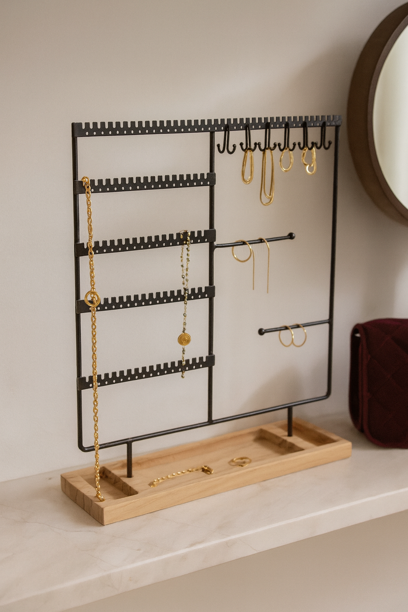 Sieradenhouder Zwart met Houten Bodem – Organizer voor Kettingen, Oorbellen en Armbanden – Met Haakjes, Gaatjes en Opbergvakjes – 36,8 x 29 cm