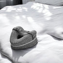 Kniekissen fürs Bett – Grau – Orthopädisches Kniekissen – Beinkissen – Seitenschlafkissen – Seitenschlafkissen fürs Bett – Hüftbeschwerden